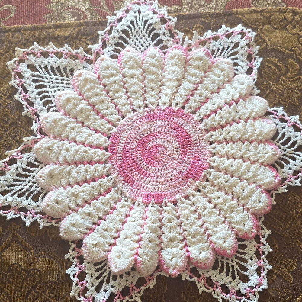 1/2$wpurchase Set Matching Handmade Vintage Crocheted Covers 1940s Hotplate Mat